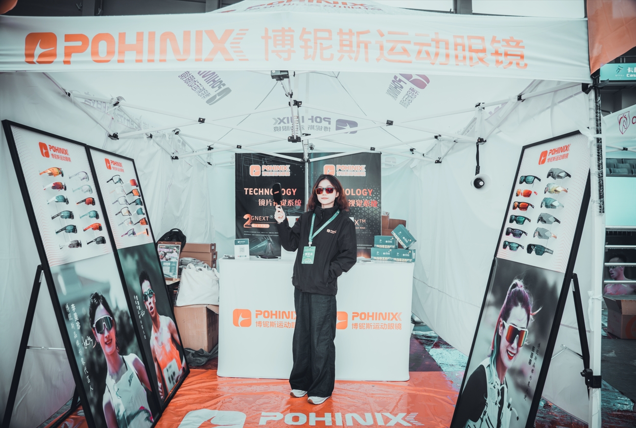 Kính râm thể thao Pohinix vào năm 2024 Hàng Châu Marathon